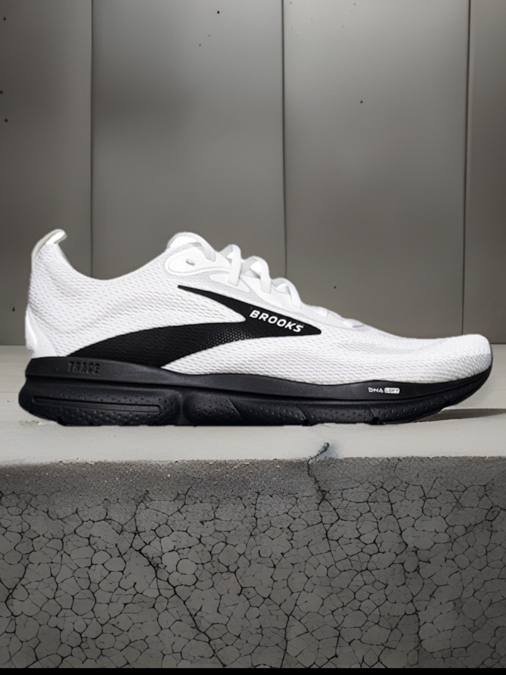Brooks Trace 4 Mens Running Walk Neutral Shoes White Oyster Black DNA Loft  NWTB